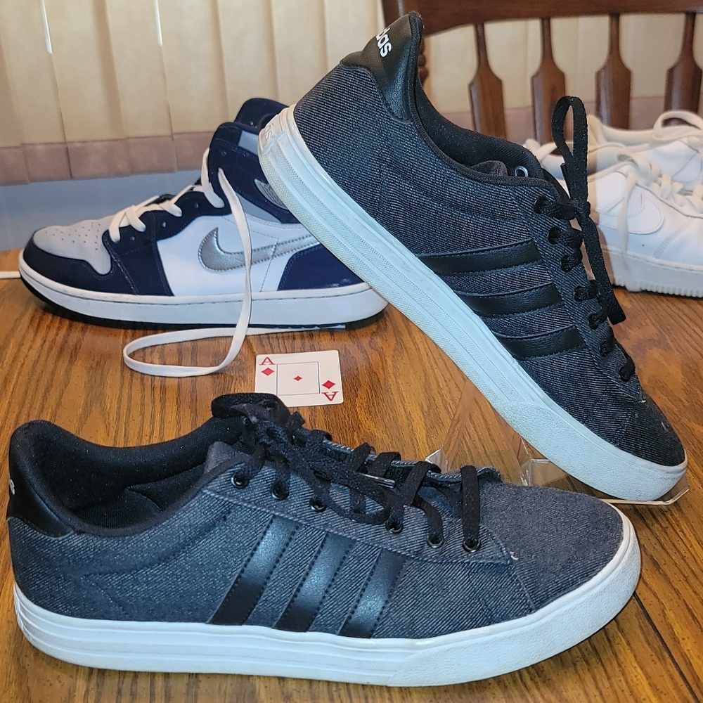 Adidas daily 2.0 black canvas sneakers.
